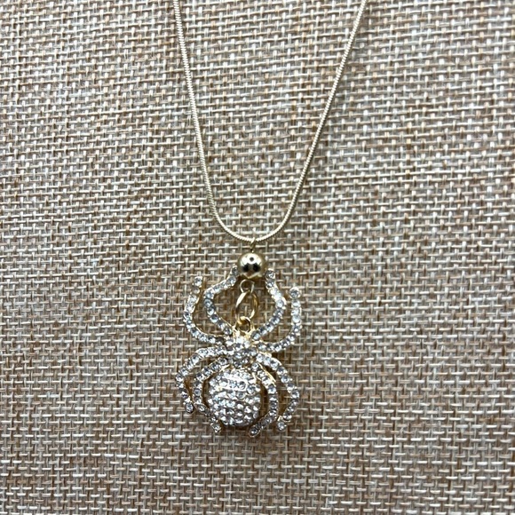 Spider Pendant Gold Tone with Rhinestones. Sparkling Necklace 🕷️ Halloween - Picture 3 of 10
